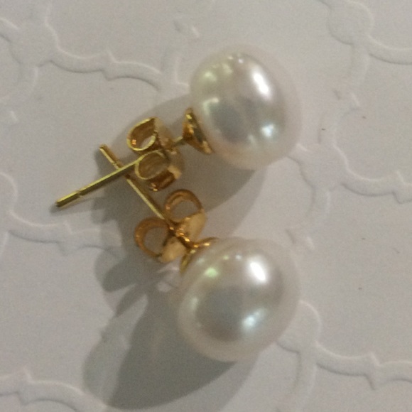 14k Yellow Gold Akoya Pearl Stud - Picture 2 of 7